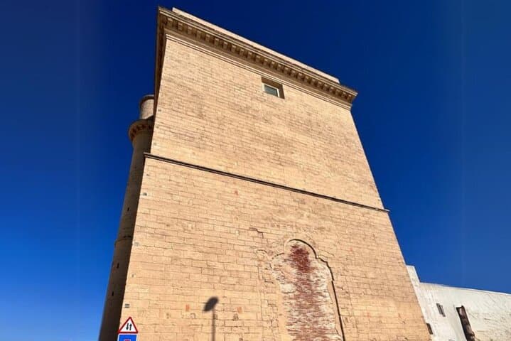 Cádiz Self-Guided City Walking Tour & Scavenger Hunt