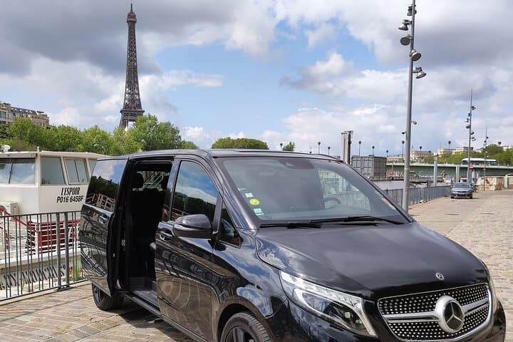 PARIS city tour in a luxury VIP minivan