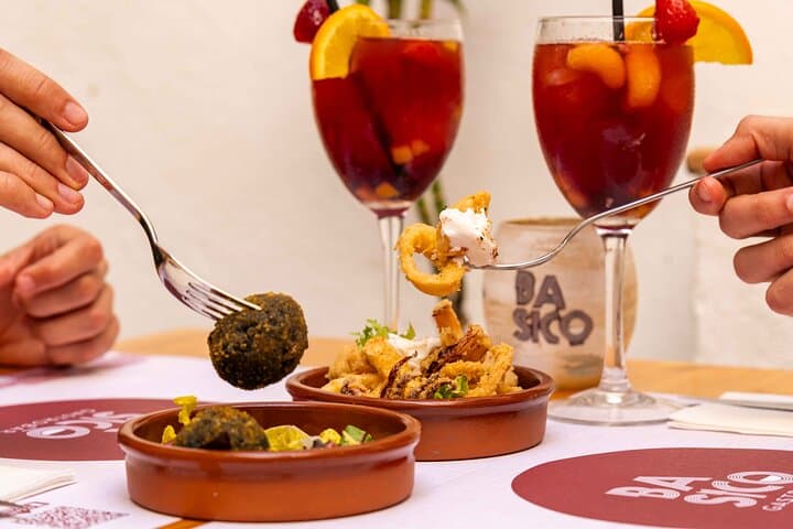 Gourmet Tapas and Wine Tour in Alcudia Old Town