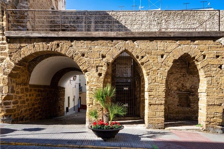 Cádiz Self-Guided City Walking Tour & Scavenger Hunt