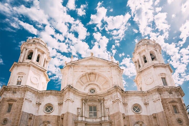 Cádiz Self-Guided City Walking Tour & Scavenger Hunt