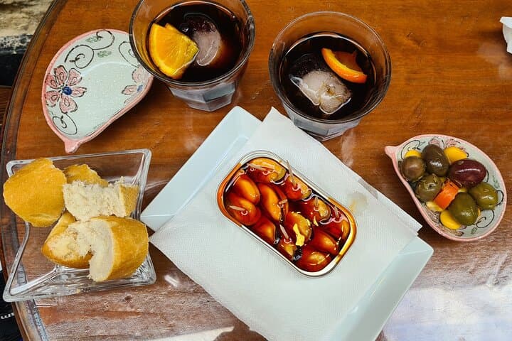3 Hour Tapa and Cultural Experience Walking Tour