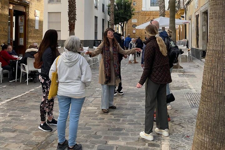 3 Hour Tapa and Cultural Experience Walking Tour