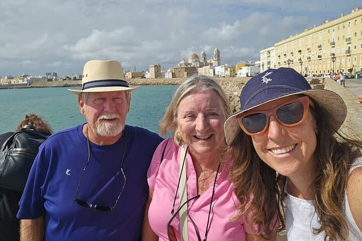 3 Hour Tapa and Cultural Experience Walking Tour