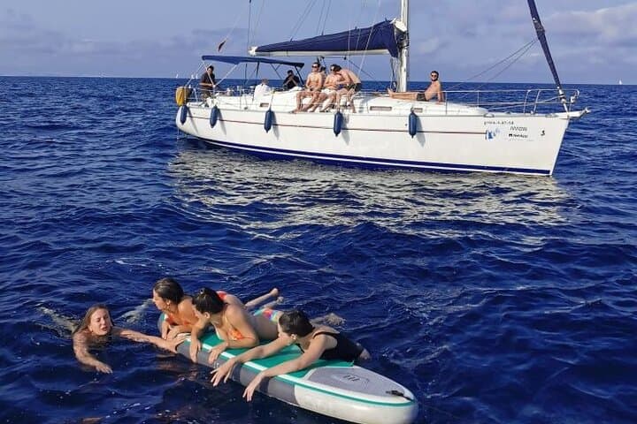 Private sailing and paddlesurfing tour with skipper up to 11 people