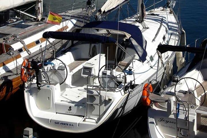 Private sailing and paddlesurfing tour with skipper up to 11 people