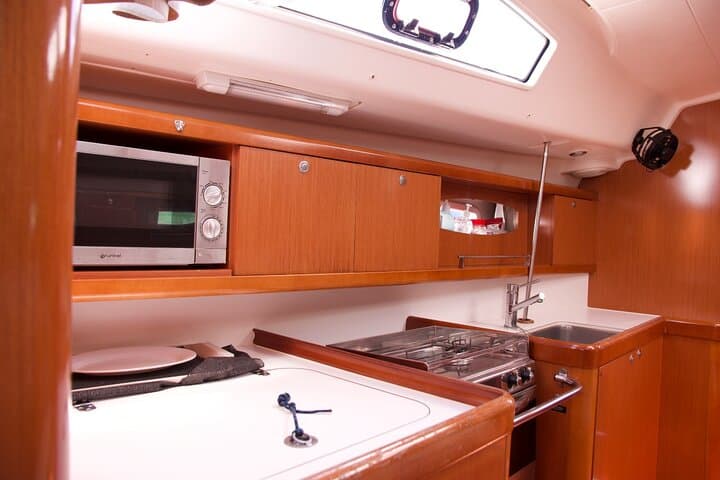 kitchen of the turtur sailboat from Barcelona