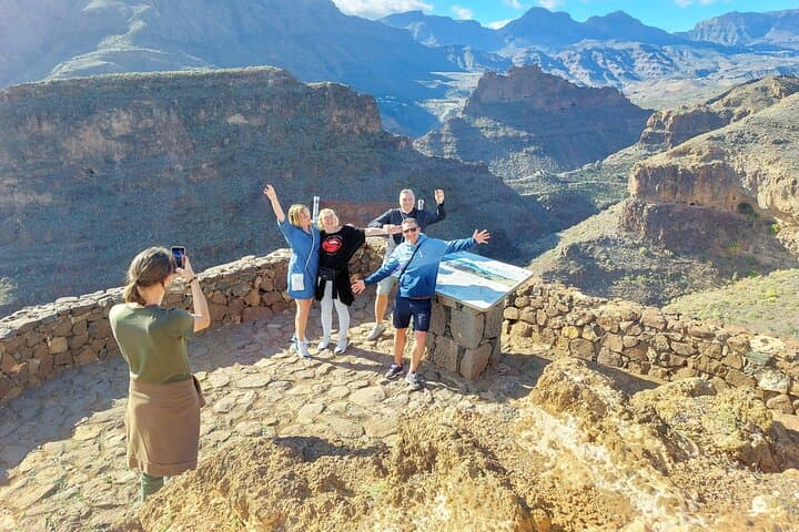 Gran Canaria Cave, Oasis, Red-gorge Adventure & cosy Picnic