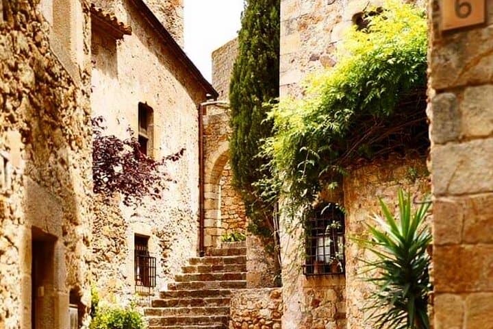 Costa Brava Coves Towns and Winery Private Tour
