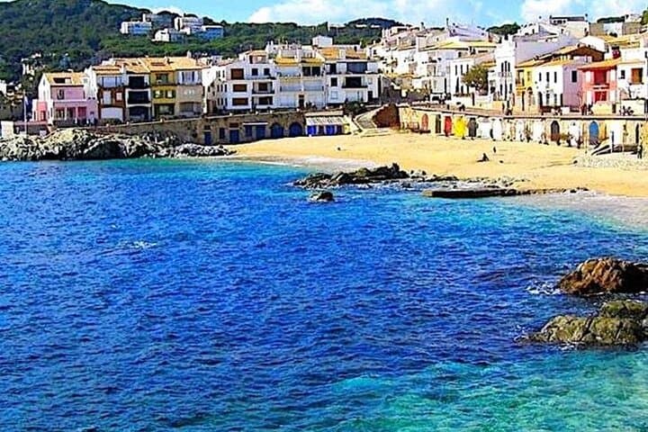 Costa Brava Coves Towns and Winery Private Tour