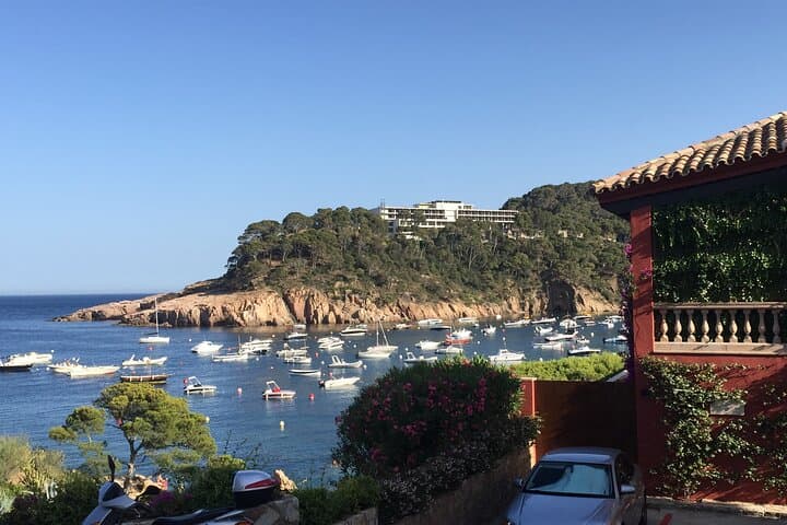 Costa Brava Coves Towns and Winery Private Tour