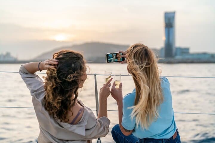 Barcelona: Sunset sailing cruise with gin and tonic workshop