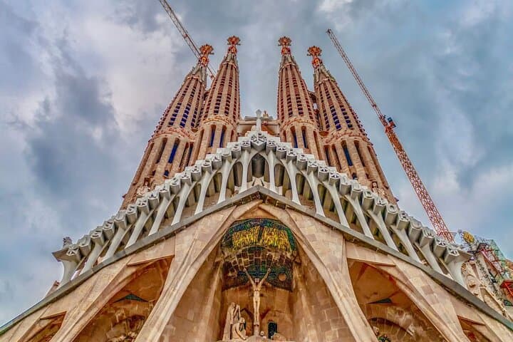Sagrada Familia Fast Track Ticket and Audio Tour on Your Phone