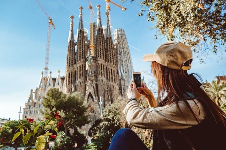 Sagrada Familia Fast Track Ticket and Audio Tour on Your Phone