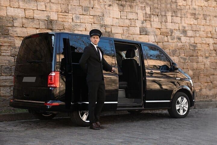 Private One way Transfer from Bilbao to Bilbao Airport