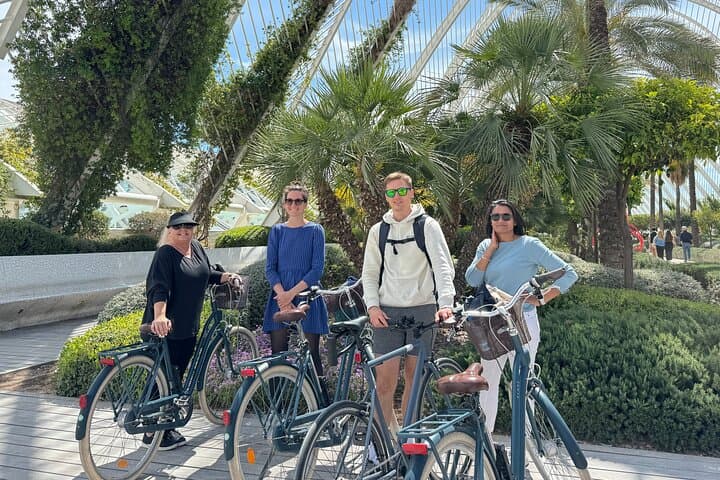 Valencia Guided Bike or E-Bike Tour in Small Group
