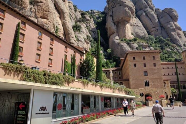 Montserrat and winery private daytrip from Barcelona