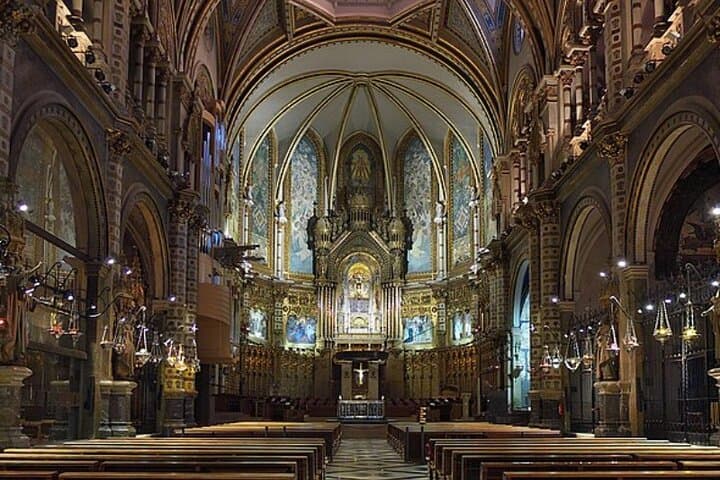 Montserrat and winery private daytrip from Barcelona