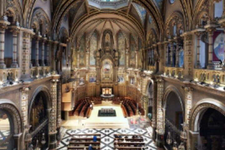 Montserrat and winery private daytrip from Barcelona