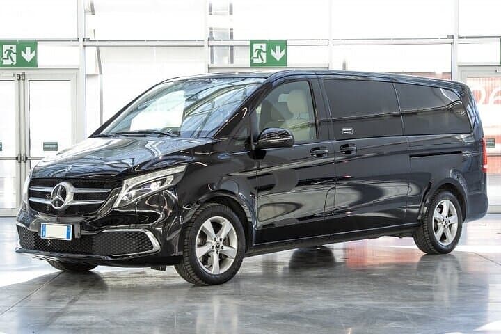 Private Transfer from Granada Airport to Granada by Luxury van