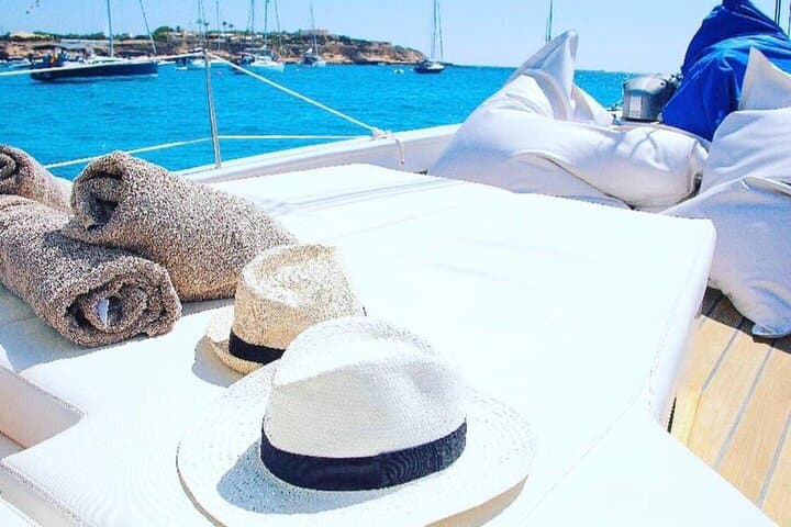 Ibiza: Private Sailboat with Tapas, Open Bar & Music