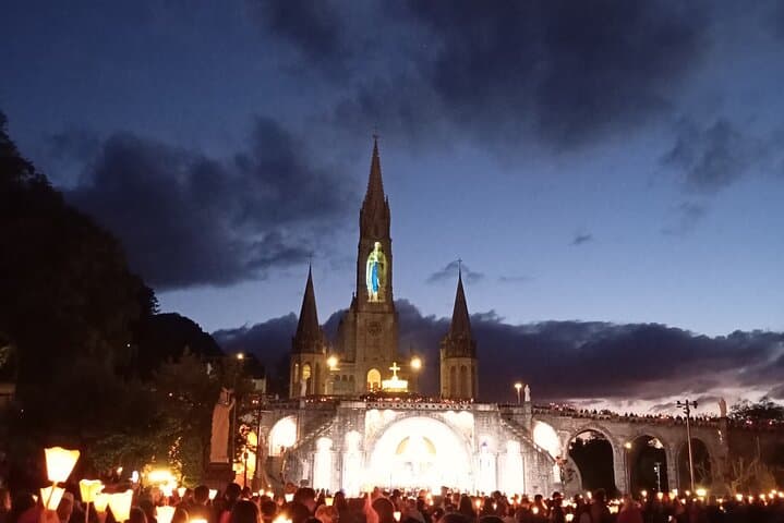 Procession of the torches (Lourdes)