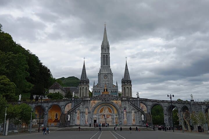 Basilica of the Rosary and Basilica of the Immaculate Conception (Lourdes)