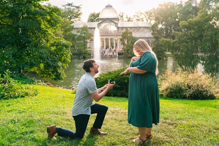 Private Photo Session Tour for Couples in Madrid