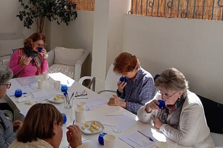 Learn to taste olive oil