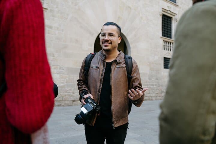 Shine in the Streets of Barcelona: cinematic & candid photos