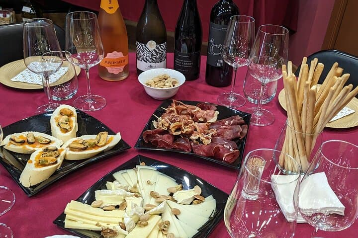 Andalusian Flamenco, Wine and Tapa Experience
