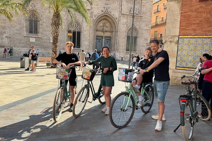 Valencia Guided Bike or E-Bike Tour in Small Group