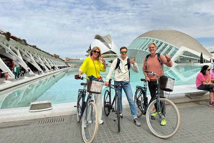 Valencia Guided Bike or E-Bike Tour in Small Group