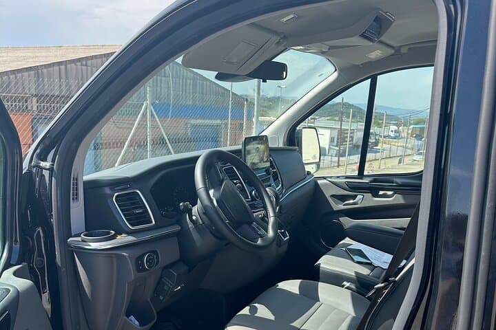 Barcelona airport to Barcelona city private taxi transfers