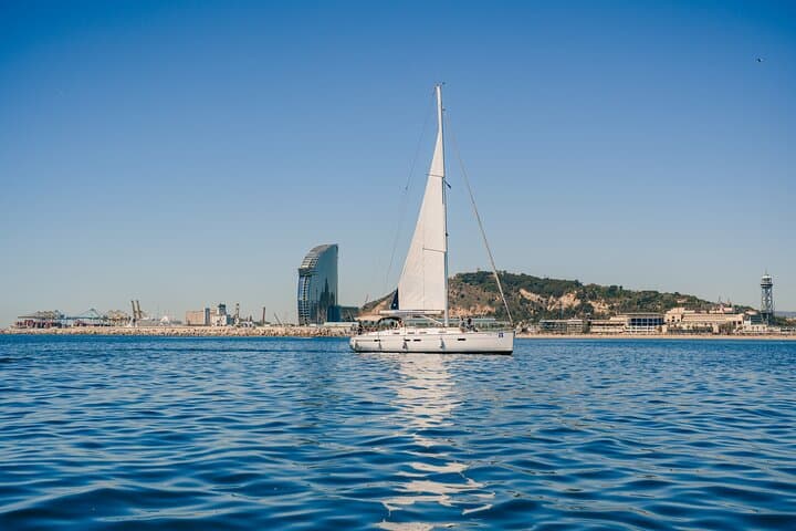 Barcelona: Private Sailing cruise with drinks & snacks
