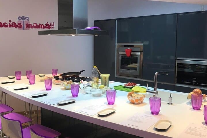 Learn and cook authentic Spanish food in Puerta del Sol!
