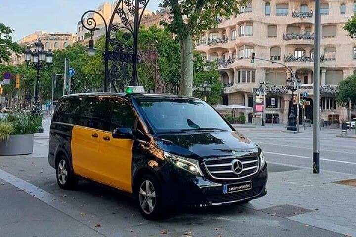 Private Taxi Transfer from Barcelona City to Airport