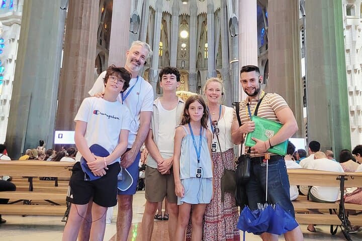 Sagrada Familia: The Golden Hour with Skip the line Tickets