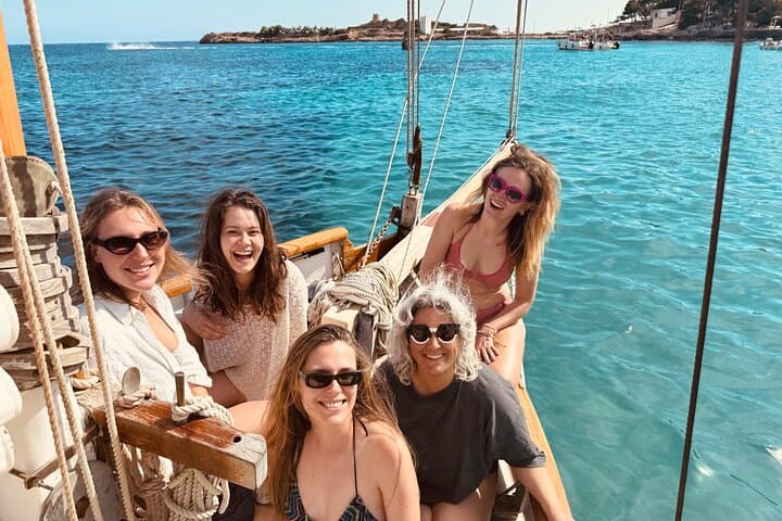 Exclusive walk through the best coves of the Bay of Palma
