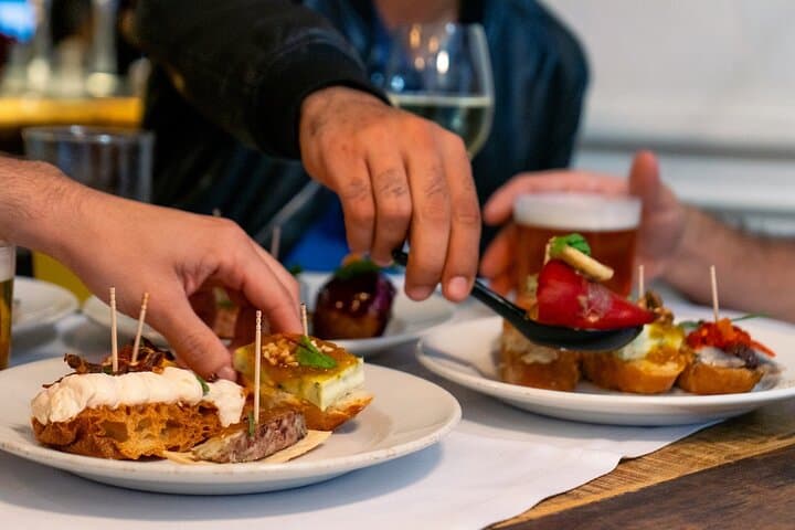 Barcelona: Self Guided Tapas and Wine Tour at Born