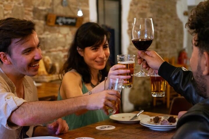 Barcelona: Self Guided Tapas and Wine Tour at Born