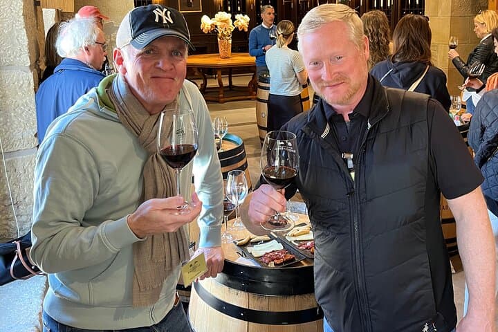 Private tour to La Rioja : Visit 2 premium wineries with lunch