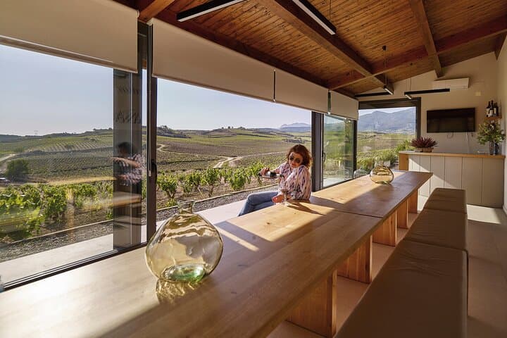 Private tour to La Rioja : Visit 2 premium wineries with lunch