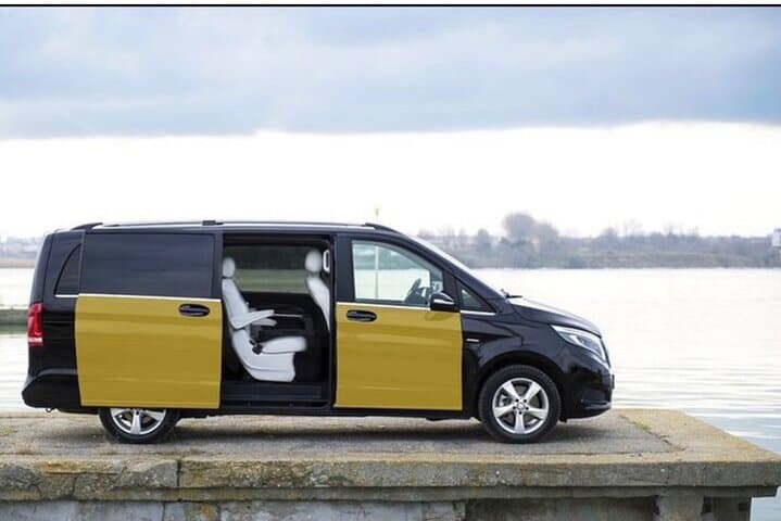 Girona Airport (GRO) to barcelona - Arrival Private Transfer