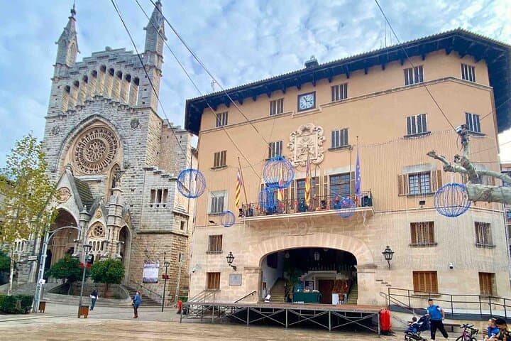 Soller’s Secret Stories: An Audio Tour by Travel Author