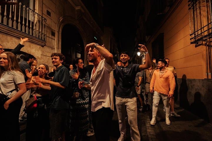 Pub Crawl Barcelona | 4h Experience | Club Entry