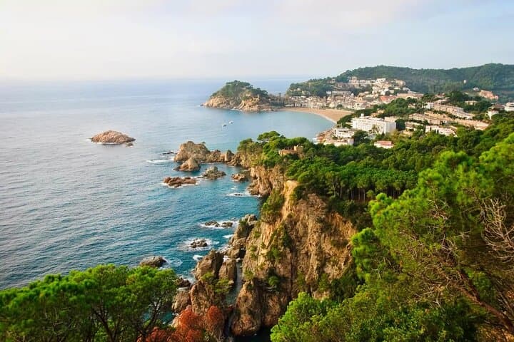 Costa Brava Tour: Tossa de Mar Easy Hike & Snorkel from Barcelona