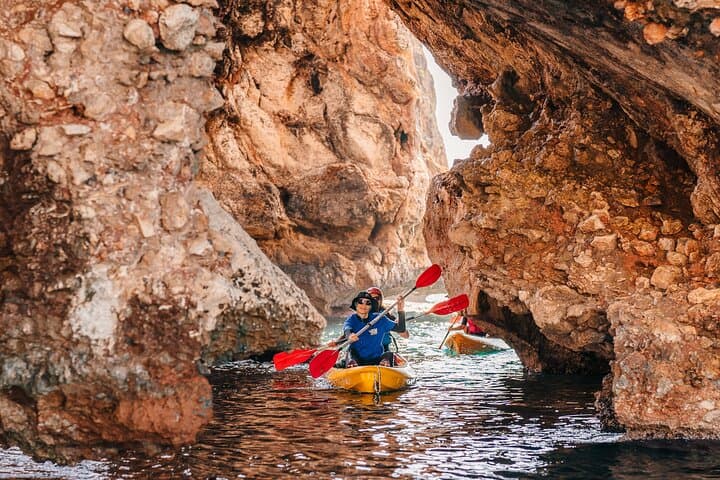 Cala Varques: Guided kayak Sea caves expedition & snorkeling