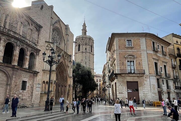 Grand City | Small Group Bike Tour through Top Highlights