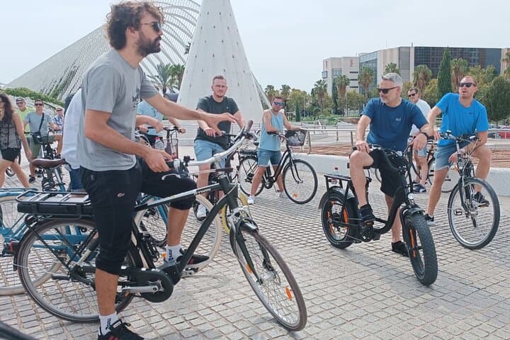 From the Old Town to the City of Arts – Small Group Bike Tour